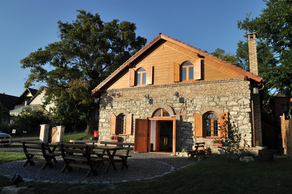 Villa Cifrapince Es Vendeghaz Tordas Exterior foto